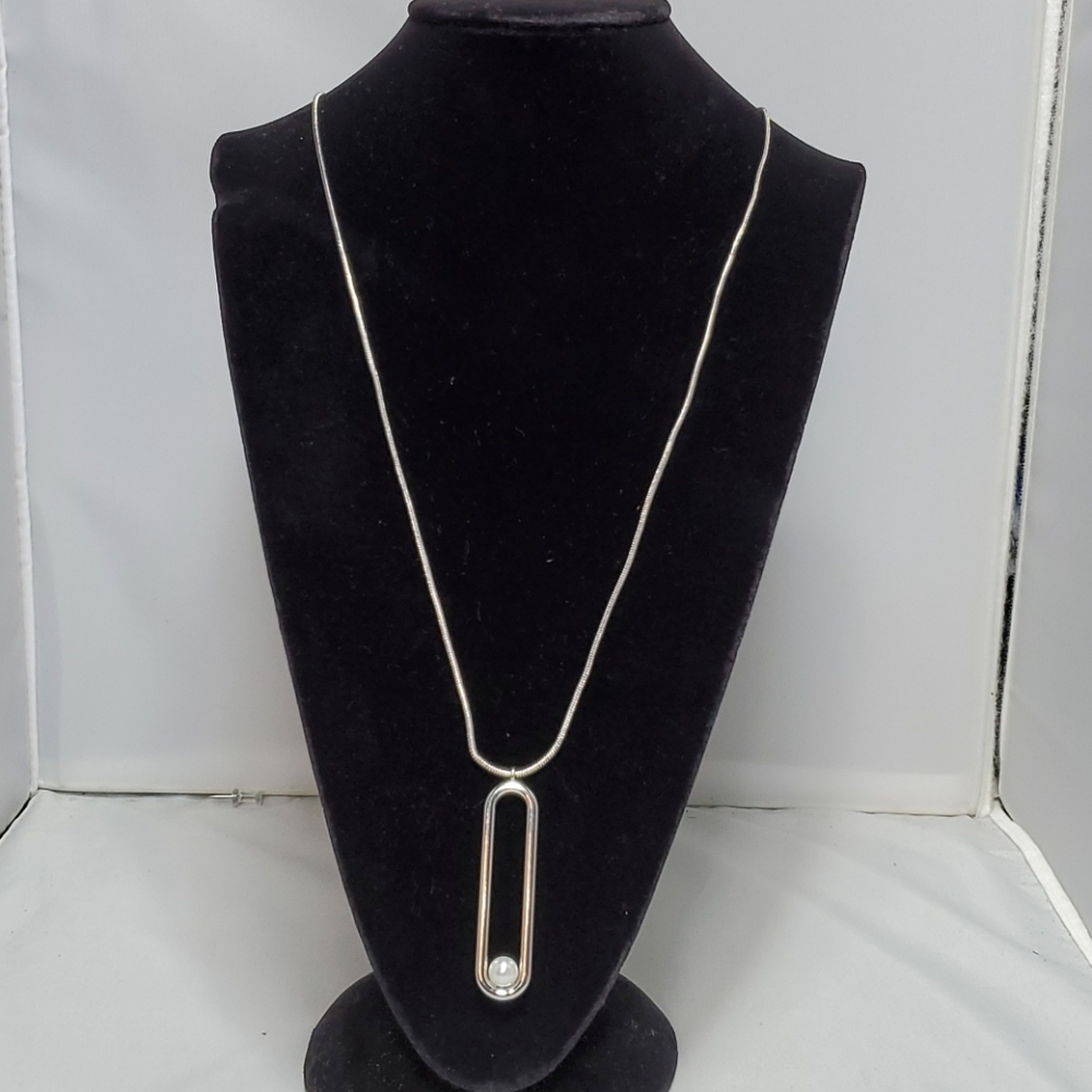 Illuminata silver pendant necklace with pearl bead